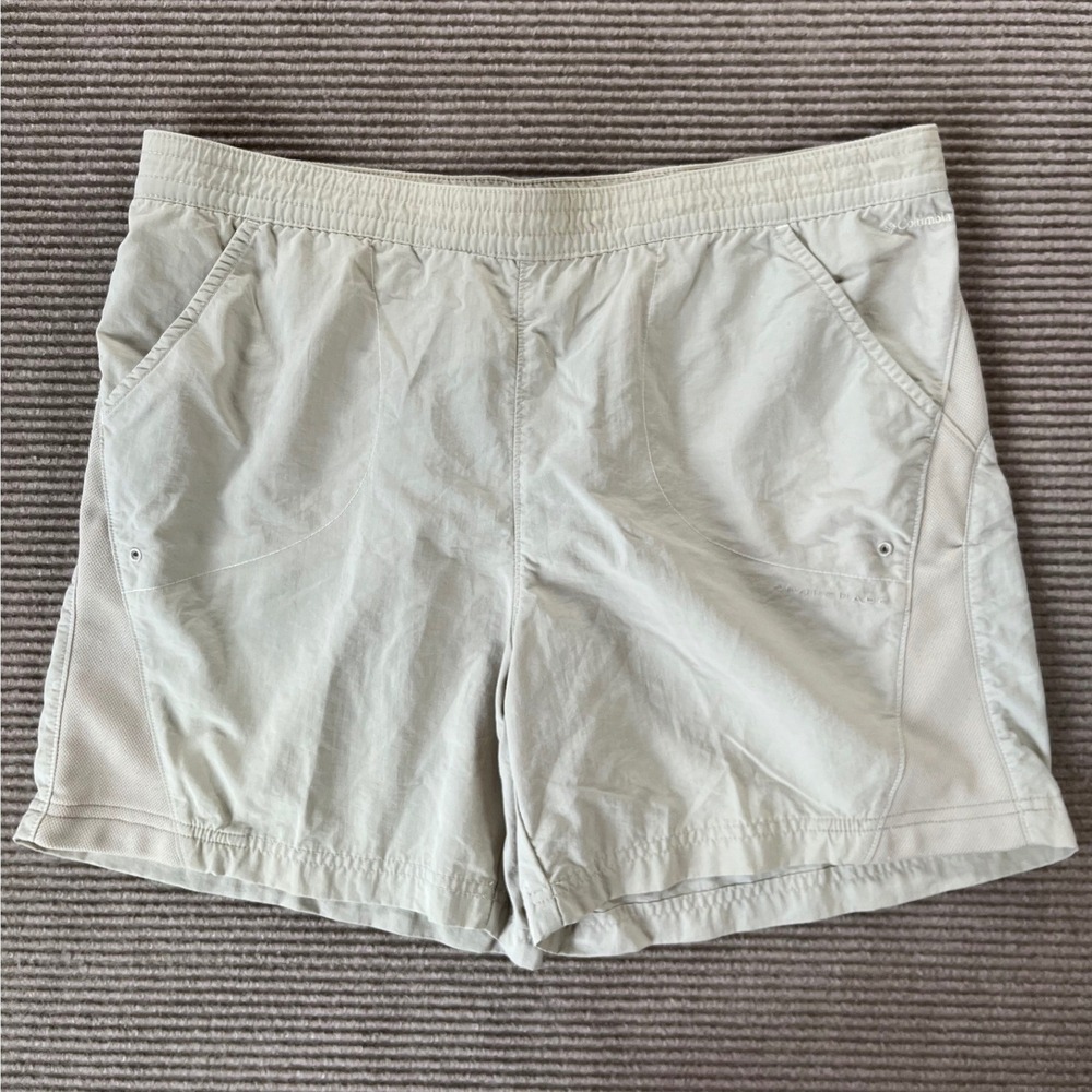 Columbia PFG Omni-Shade Shorts Womens Small Tan Nylon Fishing Hiking 5in Inseam
